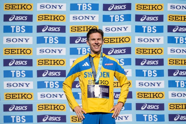 September 20, 2026: Andreas Almgren of Sweden celebrates on the podium after the Copenhagen Half Marathon at the World Athletics Road Running Championships on September 20, 2026 in Copenhagen. Photo by Mathilda Schuler, BILDBYRAN, code MA MA1036. track and field, athletics, friidrett, World Athletics Road Running Championships, Copenhagen Half Marathon 2026, BBENG Half Marathon, celebration Copyright: MATHILDAxSCHULER BB260920MA078