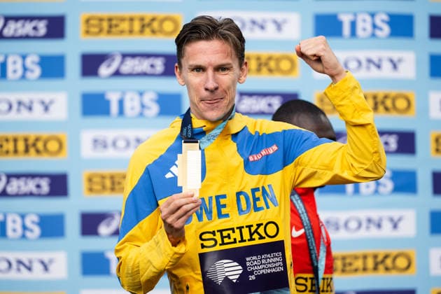 September 20, 2026: Andreas Almgren of Sweden celebrates with his gold medal after the Copenhagen Half Marathon at the World Athletics Road Running Championships on September 20, 2026 in Copenhagen. Photo by Mathilda Schuler, BILDBYRAN, code MA MA1036. track and field, athletics, friidrett, World Athletics Road Running Championships, Copenhagen Half Marathon 2026, BBENG Half Marathon, celebration Copyright: MATHILDAxSCHULER BB260920MA079
