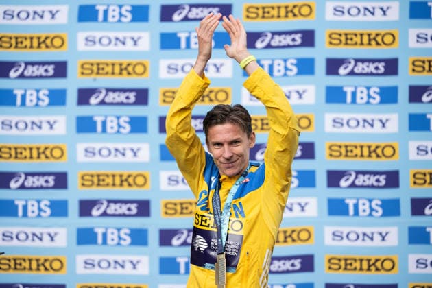 September 20, 2026: Andreas Almgren of Sweden celebrates with his gold medal after the Copenhagen Half Marathon at the World Athletics Road Running Championships on September 20, 2026 in Copenhagen. Photo by Mathilda Schuler, BILDBYRAN, code MA MA1036. track and field, athletics, friidrett, World Athletics Road Running Championships, Copenhagen Half Marathon 2026, BBENG Half Marathon, celebration Copyright: MATHILDAxSCHULER BB260920MA081