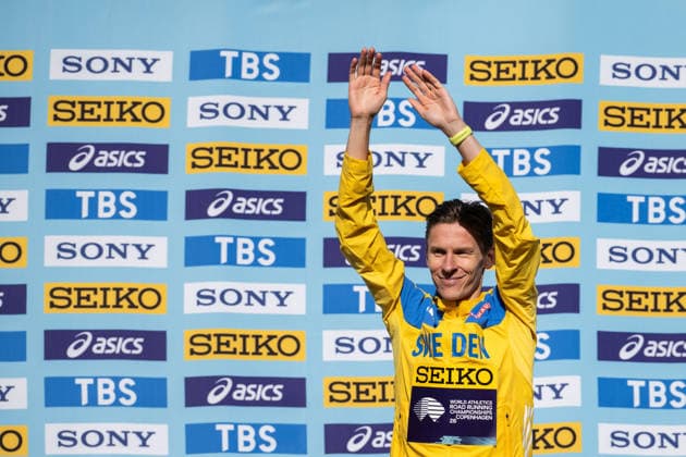 September 20, 2026: Andreas Almgren of Sweden celebrates on the podium after the Copenhagen Half Marathon at the World Athletics Road Running Championships on September 20, 2026 in Copenhagen. Photo by Mathilda Schuler, BILDBYRAN, code MA MA1036. track and field, athletics, friidrett, World Athletics Road Running Championships, Copenhagen Half Marathon 2026, BBENG Half Marathon, celebration Copyright: MATHILDAxSCHULER BB260920MA082