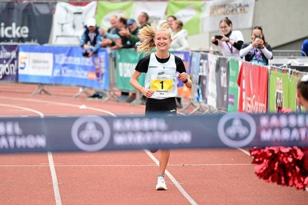 September 20, 2026 xkhx Kassel Kassel Marathon 2026 Half Marathon (Men and Women): Yellow (Half), Red (Marathon), Green (Relay); Nina Reuther crosses the finish line