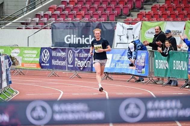 September 20, 2026 xkhx Kassel Kassel Marathon 2026 Half Marathon (Men and Women): Yellow (Half), Red (Marathon), Green (Relay) at the Finish Line Bastian Mrochen