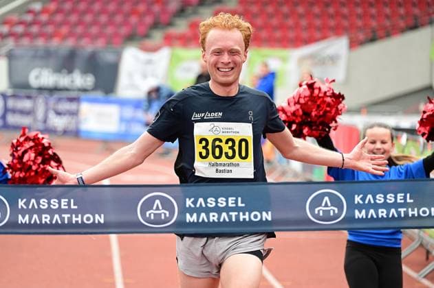 September 20, 2026 xkhx Kassel Kassel Marathon 2026 Half Marathon (Men and Women): Yellow (Half), Red (Marathon), Green (Relay) at the Finish Line Bastian Mrochen