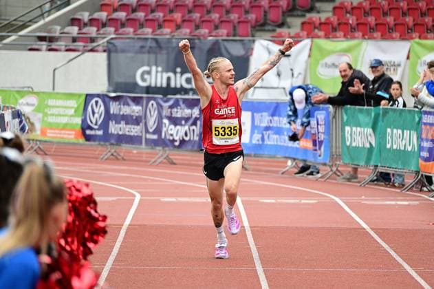 September 20, 2026 xkhx Kassel Kassel Marathon 2026 Half Marathon Men and Women Yellow Half, Red, Marathon, Green Relay Nils Wolkonski at the finish line