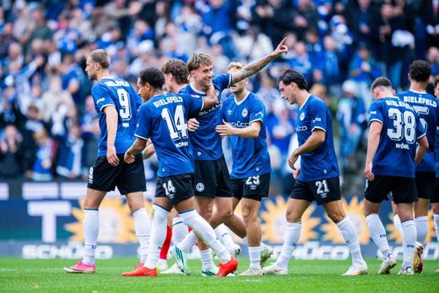 September 20, 2026 Soccer, 2026–2027, 2. Bundesliga, Matchday 6, DSC Arminia Bielefeld 1 FC Heidenheim M Joel Grodowski Bielefeld celebrates in a huddle after his goal to make it 1–0 DFL REGULATIONS PROHIBIT ANY USE OF PHOTOGRAPHS AS IMAGE SEQUENCES AND OR QUASI-VIDEO