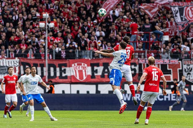3rd Division, Matchday 7: Rot-Weiss Essen vs. Hansa Rostock, September 20, 2026; Peter Kiedl, Hansa Rostock, 29, Jose Enrique Rios Alonso, Rot-Weiss Essen, 23, 3rd Division, Matchday 7: Rot-Weiss Essen vs. Hansa Rostock, Stadion an der Hafenstraße, Essen, September 20, 2026. DFL regulations prohibit any use of photographs as image sequences and or quasi-video. Copyright: xBEAUTIFULxSPORTS Buriakovx