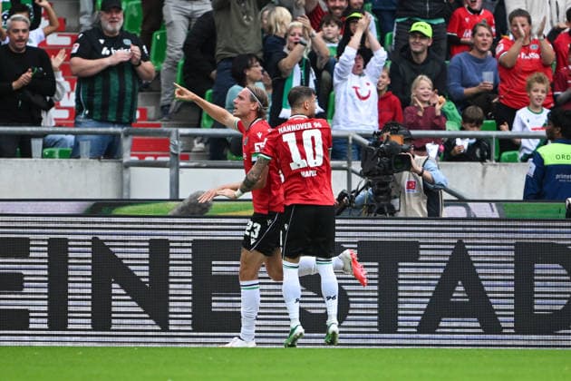 2. Bundesliga: Hannover 96 vs. VfL Bochum on September 20, 2026, at the HDI Arena in Hannover—celebrations, goal celebrations, goal scorers, goal scorer Stefan Teitur Thordarson; Hannover celebrates after his goal to make it 1–0 MT