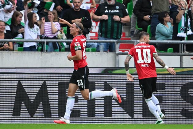 2. Bundesliga: Hannover 96 vs. VfL Bochum on September 20, 2026, at the HDI Arena in Hannover—celebrations, goal celebrations, goal scorers, goal scorer Stefan Teitur Thordarson; Hannover celebrates after his goal to make it 1–0 MT