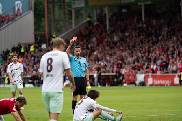 September 20, 2026: Energie Cottbus vs. FC St. Pauli, Matchday 6 of the 2. Bundesliga at the LEAG Energie Stadium; Yellow-red card for Tomoya Ando (FC St. Pauli), 15 IMPORTANT NOTICE: In accordance with DFL and DFB regulations, it is prohibited to use or allow the use of photographs taken in the stadium and or during the game in the form of sequential images and or video-like photo series. Copyright: xJamesxZabelx