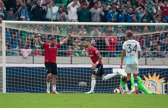 Germany Soccer 2. Bundesliga 2026–2027, Matchday 6: Hannover 96 vs. VfL Bochum at Heinz von Heiden Arena Stadium in Hannover—goal and goal celebration for Marcel Hartel of Hannover 96, 10 Copyright: xAymanxAlahmedx