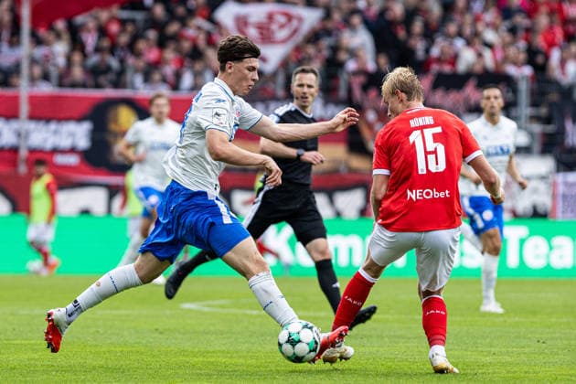3rd Division, Matchday 7: Rot-Weiss Essen vs. Hansa Rostock, September 20, 2026; Peter Kiedl, Hansa Rostock, 29, Ben Hüning, Rot-Weiss Essen, 15, 3rd Division, Matchday 7: Rot-Weiss Essen vs. Hansa Rostock, Stadion an der Hafenstraße, Essen, September 20, 2026. DFL regulations prohibit any use of photographs as image sequences and or quasi-video. Copyright: xBEAUTIFULxSPORTS Buriakovx