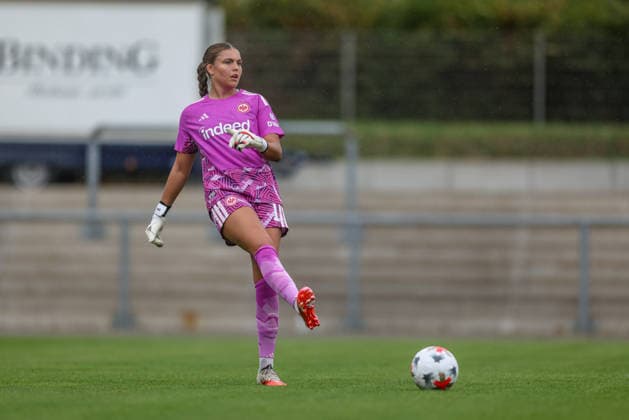 GER, Frankfurt, Eintracht Frankfurt II vs. Hertha BSC Berlin, Women s Bundesliga 2, Soccer, DFB, 2026–2027 Season, Stadion am Brentanobad, Matchday 7 in Pictures: Sophia Winkler, Eintracht Frankfurt, celebrates her comeback after more than a year out with an injury. DFB and DFL regulations prohibit any use of photographs as image sequences and or quasi-video. September 20, 2026 Copyright: HMBxMedia HendrikxHamelau