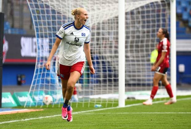 September 20, 2026, xcex, GER, Hamburg, Volksparkstadion, Women s Soccer, 1. Bundesliga, DIE LIGA, Google Pixel Women s Bundesliga 2026–2027 Season, Matchday 5, HSV, FCN, Hamburger SV vs. 1. FC Nuremberg, Paulina Bartz of HSV celebrates her goal to make it 3–0, goal celebration, cheering, joy, emotions, goal celebration with her teammates. DFL regulations prohibit any use of photographs as image sequences and or quasi-video.