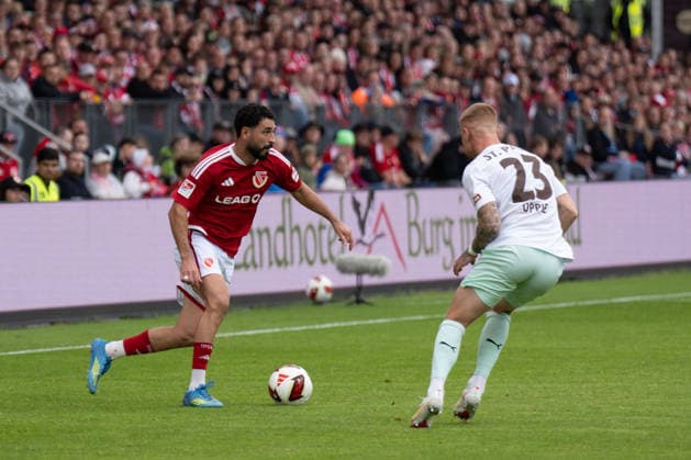 September 20, 2026: Energie Cottbus vs. FC St. Pauli, Matchday 6 of the 2. Bundesliga at the LEAG Energie Stadium; Tolcay Cigerci (Energie Cottbus), 10 vs. Louis Oppie (FC St. Pauli), 23 IMPORTANT NOTICE: In accordance with the regulations of the DFL and the DFB, it is prohibited to use or allow the use of photographs taken in the stadium and or during the game in the form of sequential images and or video-like photo series. Copyright: xJamesxZabelx
