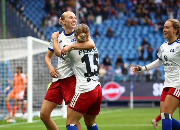 September 20, 2026, xcex, GER, Hamburg, Volksparkstadion, Women s Soccer, 1. Bundesliga, DIE LIGA, Google Pixel Women s Bundesliga 2026–2027 Season, Matchday 5, HSV, FCN, Hamburger SV vs. 1. FC Nuremberg, Paulina Bartz of HSV celebrates her goal to make it 3–0, goal celebration, cheering, joy, emotions, goal celebration with her teammates. DFL regulations prohibit any use of photographs as image sequences and or quasi-video.