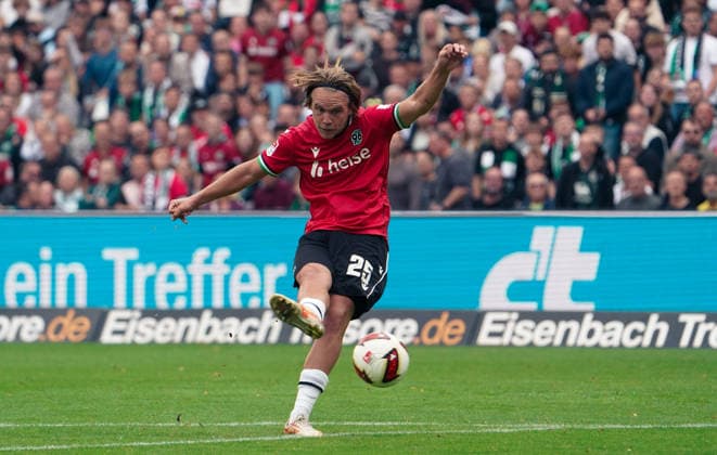 Germany Soccer 2. Bundesliga 2026–2027, Matchday 6: Hannover 96 vs. VfL Bochum at Heinz von Heiden Arena, Hannover; scoring chance by Lars Gindorf (Hannover 96), 25 Copyright: xAymanxAlahmedx