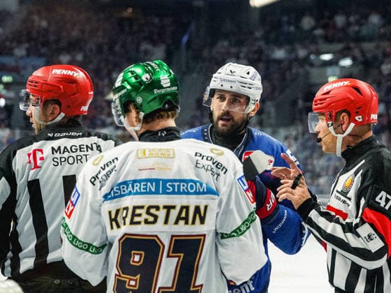 September 20, 2026, xwppx, Penny DEL Ice Hockey, Adler Mannheim vs. Eisbären Berlin; from left: Tobias Krestan (Eisbären Berlin) and Tobias Fohrler (Adler Mannheim)