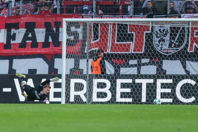 Soccer, 3rd Division, Matchday 7: Rot Weiss Essen vs. Hansa Rostock on September 20, 2026, at the Stadion an der Hafenstraße in Essen. Goal to make it 0–1 by Maximilian Krauß (Rostock). DFB regulations prohibit any use of photographs as image sequences and or quasi-video. xJRx