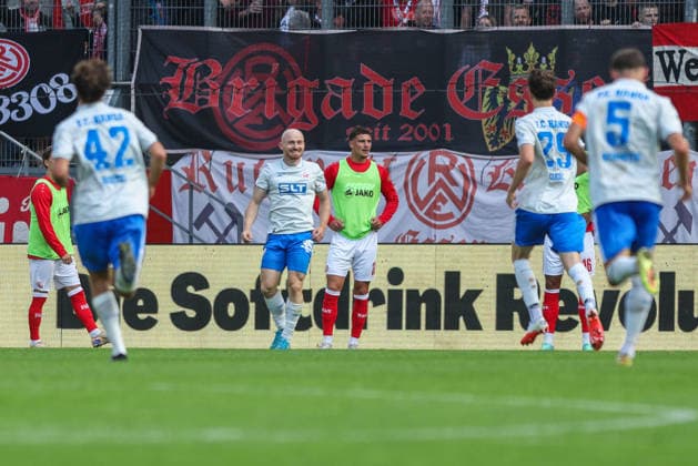 Soccer, 3rd Division, Matchday 7: Rot Weiss Essen vs. Hansa Rostock on September 20, 2026, at the Stadion an der Hafenstraße in Essen. Fans celebrate the 0-1 goal scored by Maximilian Krauß of Rostock. DFB regulations prohibit any use of photographs as image sequences and or quasi-video. xJRx