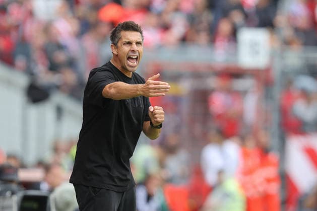 September 20, 2026, xtgx, Soccer 2. Bundesliga, FC Energie Cottbus vs. FC St. Pauli, from left: Marcel Rapp (St. Pauli), coach giving instructions, gesturing with his arms, gesticulate, gives instructions DFL DFB REGULATIONS PROHIBIT ANY USE OF PHOTOGRAPHS as IMAGE SEQUENCES and or QUASI-VIDEO Cottbus