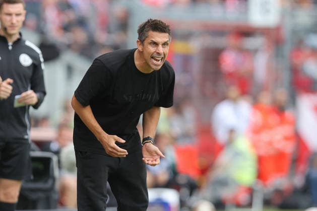 September 20, 2026, xtgx, Soccer 2. Bundesliga, FC Energie Cottbus vs. FC St. Pauli, from left: Marcel Rapp (St. Pauli), coach giving instructions, gesturing with his arms, gesticulate, gives instructions DFL DFB REGULATIONS PROHIBIT ANY USE OF PHOTOGRAPHS as IMAGE SEQUENCES and or QUASI-VIDEO Cottbus