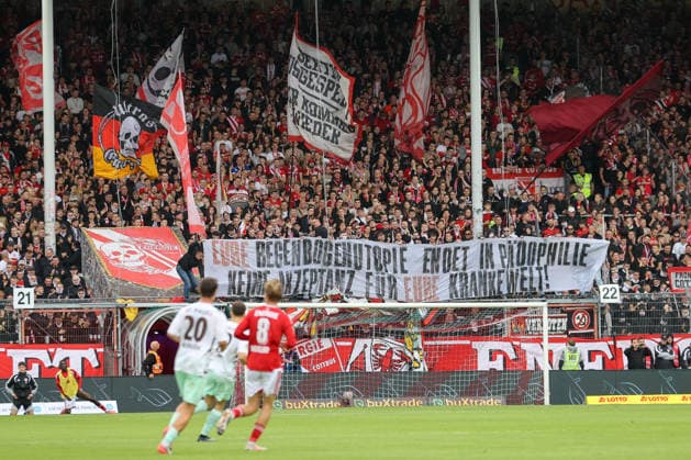 September 20, 2026, xtgx, Soccer, 2. Bundesliga, FC Energie Cottbus vs. FC St. Pauli, from left: stock photo, stock image, fans, spectators, audience, Grandstand banner: Your rainbow utopia ends in pedophilia. No acceptance for your sick world. DFL DFB regulations prohibit any use of photographs as image sequences and or quasi-video. Cottbus