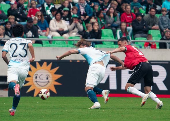 Germany Soccer 2. Bundesliga 2026–2027, Matchday 6: Hannover 96 vs. VfL Bochum at Heinz von Heiden Arena Stadium in Hannover—Christian Rasmussen (VfL Bochum) and Bastian Allgeier (Hannover 96) in a tackle, 7, 17 Copyright: xAymanxAlahmedx