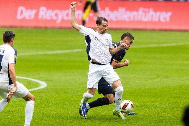 Jena, 200926, Regional Soccer League, FC Carl Zeiss vs. Lok Leipzig; pictured: Timon Burmeister (Jena) vs. Nils Florian Kaiser (Leipzig)