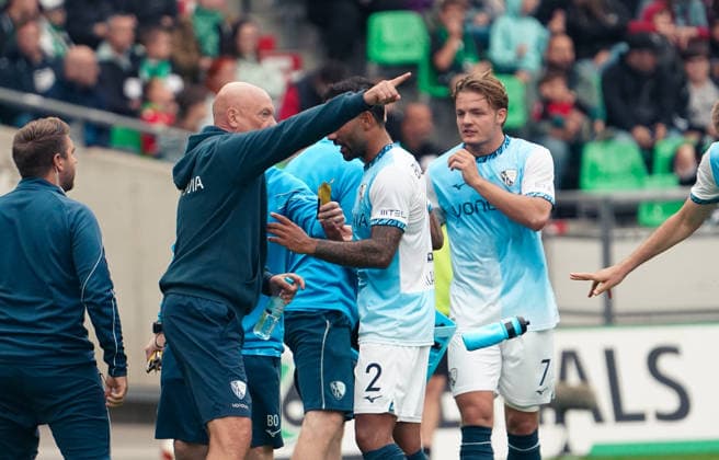 Germany Soccer 2. Bundesliga 2026–2027, Matchday 6: Hannover 96 vs. VfL Bochum at Heinz von Heiden Arena Stadium in Hannover. Instructions from Coach Uwe Rösler. Uwe Roesler, Coach of VfL Bochum. Sean Klaiber, VfL Bochum, 2 Copyright: xAymanxAlahmedx