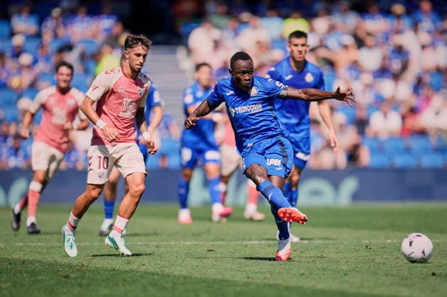 September 20, 2026, Getafe, Madrid, Spain: Dakonam Djene of Getafe CF and David Larrubia of Malaga CF during the Spanish League, LaLiga EA Sports, football match played between Getafe CF and Malaga CF at Coliseum de Getafe stadium on September 20, 2026, in Getafe, Madrid, Spain. Getafe Spain - ZUMAa181 20260920_zaa_a181_014 Copyright: xAngelxPerezxMecax