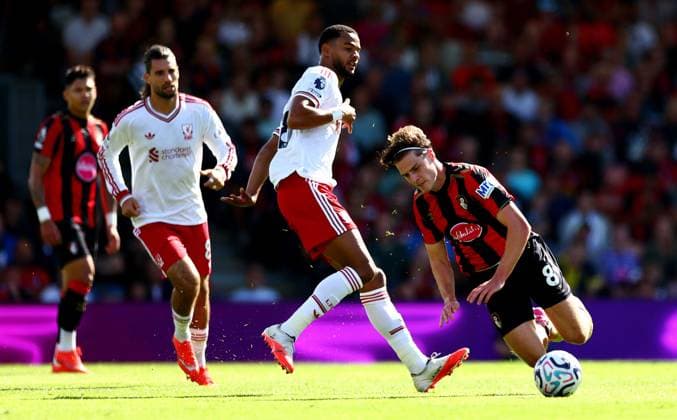 Alex Scott of AFC Bournemouth is fouled by Cody Gakpo of Liverpool. AFC Bournemouth v Liverpool, Premier League, Football, Vitality Stadium, Bournemouth, UK - 20 Sep 2026Bournemouth Vitality Stadium United Kingdom EDITORIAL USE ONLY No use with unauthorised audio, video, data, fixture lists, club league logos or live services. Online in-match use limited to 120 images, no video emulation. No use in betting, games or single club league player publications.  Copyright: xJamesxMarsh Shutterstockx 17160094aj