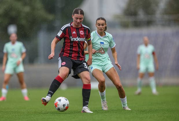 GER, Frankfurt, Eintracht Frankfurt II vs. Hertha BSC Berlin, Women s Bundesliga 2, Soccer, DFB, 2026–2027 Season, Stadion am Brentanobad, Matchday 7 (pictured, from left): Tessa Zimmermann (Frankfurt), Lotte Reimold, Hertha BSC Women. 8. DFB and DFL regulations prohibit any use of photographs as image sequences and or quasi-video. September 20, 2026 Copyright: HMBxMedia HendrikxHamelau