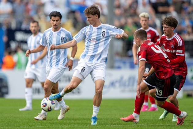 Raphael Ott 22 TSV 1860 Munich, Tobias Heiss 43 1 FC Nuremberg II, TSV 1860 Munich vs. FC Nuremberg II, Soccer, Bavarian Regional League, Matchday 10, September 20, 2026. DFB regulations prohibit any use of photographs as image sequences and or quasi-video. Munich, Bavaria, Germany Copyright: xkolbert-press UlrichxGamelx