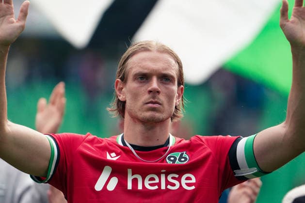 Germany Soccer 2. Bundesliga 2026–2027, Matchday 6: Hannover 96 vs. VfL Bochum at Heinz von Heiden Arena Stadium in Hannover—Gestures, Body Language, Emotion—Stefan Teitur Ørðarson, Stefan Teitur Thordarson, Hannover 96, 23 Copyright: xAymanxAlahmedx