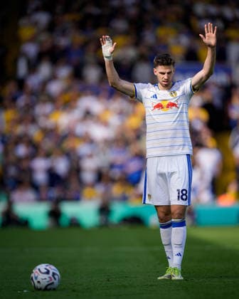Premier League: Leeds United v Crystal Palace Anton Stach of Leeds United prepares to take a free kick during the Premier League match Leeds United vs Crystal Palace at Elland Road, Leeds, United Kingdom on 20 September 2026 (Photo by Maynard Manyowa News Images) Leeds Elland Road West Yorkshire United Kingdom Copyright: xMaynardxManyowa NewsxImagesx