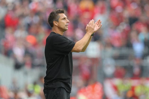 September 20, 2026, xtgx, Soccer 2. Bundesliga, FC Energie Cottbus vs. FC St. Pauli, from left: Marcel Rapp (St. Pauli), coach giving instructions, gesturing with his arms, gesticulate, gives instructions. DFL and DFB regulations prohibit any use of photographs as image sequences and or quasi-video. Cottbus