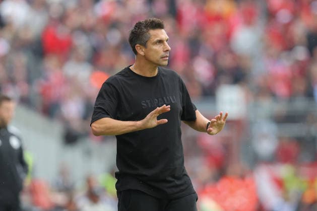 September 20, 2026, xtgx, Soccer 2. Bundesliga, FC Energie Cottbus vs. FC St. Pauli, from left: Marcel Rapp (St. Pauli), coach giving instructions, gesturing with his arms, gesticulate, gives instructions. DFL and DFB regulations prohibit any use of photographs as image sequences and or quasi-video. Cottbus
