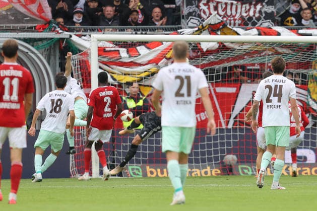 September 20, 2026, xtgx, Soccer 2. Bundesliga, FC Energie Cottbus vs. FC St. Pauli, from left: Martijn Kaars (St. Pauli), 19 scores a goal, shoots, goal scorer, scores a goal, goal, scores the goal 1–1 DFL DFB REGULATIONS PROHIBIT ANY USE OF PHOTOGRAPHS as IMAGE SEQUENCES and or QUASI-VIDEO Cottbus