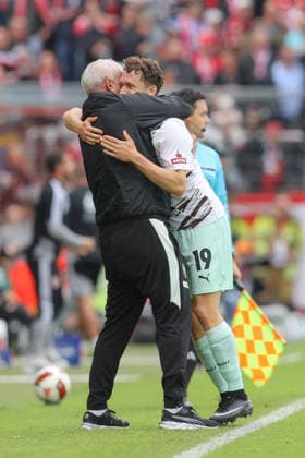 September 20, 2026, xtgx, Soccer 2. Bundesliga, FC Energie Cottbus vs. FC St. Pauli, from left: Assistant Coach Peter Nemeth, Martijn Kaars, St. Pauli, 19, cheering, goal celebration, celebrating the goal, DFL DFB REGULATIONS PROHIBIT ANY USE OF PHOTOGRAPHS AS IMAGE SEQUENCES AND OR QUASI-VIDEO, Cottbus