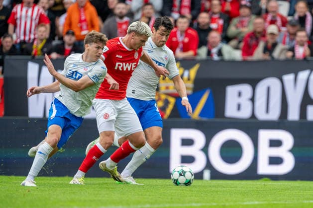 Florian Bohnert (FC Hansa Rostock, 03) and Ahmet Guerleyen (FC Hansa Rostock, 15) in a tackle with Marek Janssen (Rot-Weiss Essen, 20) – Rot-Weiss Essen vs. FC Hansa Rostock, Soccer, 3rd Division, Matchday 7, 2026–27 season, September 20, 2026, DFL regulations prohibit any use of photographs as image sequences and or quasi-video, Rot-Weiss Essen vs. FC Hansa Rostock, soccer, 3rd Division, Matchday 7, 2026–27 season, September 20, 2026, Essen Copyright: xEibner-Pressefoto LukasxBaldygax EP_LBA