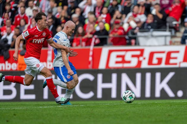 Semir Telalovic, Rot-Weiss Essen, No. 17, in a tackle with the scorer of the 0–1 goal, Maximilian Krauß, FC Hansa Rostock, No. 35; Rot-Weiss Essen vs. FC Hansa Rostock, soccer, 3. Liga, Matchday 7, 2026–27 season, September 20, 2026, DFL regulations prohibit any use of photographs as image sequences and or quasi-video, Rot-Weiss Essen vs. FC Hansa Rostock, Soccer, 3rd Division, Matchday 7, 2026–27 Season, September 20, 2026, Essen Copyright: xEibner-Pressefoto LukasxBaldygax EP_LBA