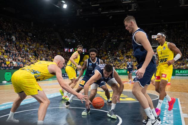 September 20, 2026, GER, Basketball, Bundesliga 1 Matchday, 2026–2027 Season, Oldenburg, EWE Arena, EWE Baskets Oldenburg vs. Syntainics MBC Jure PLANINIC, Syntainics MBC 44; Seth HINRICHS, EWE Baskets Oldenburg 21; Borisa SIMANIC, Syntainics MBC 22; Nicholas TISCHLER, EWE Baskets Oldenburg 11; Oldenburg, EWE Arena, Lower Saxony, Germany Copyright: xnordphotoxGmbHx xRojahnx