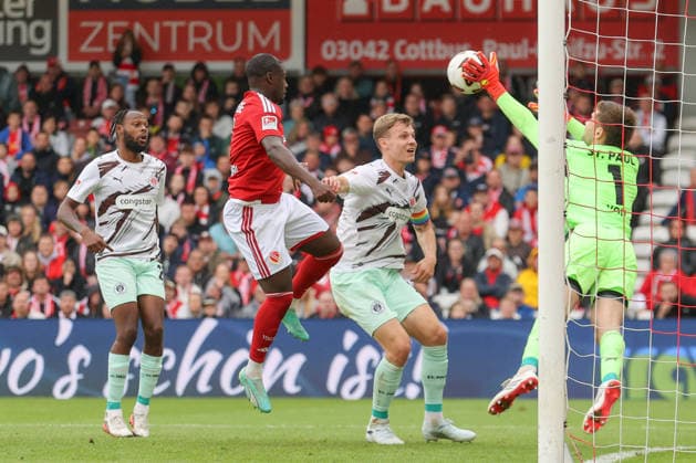 September 20, 2026, xtgx, Soccer 2. Bundesliga, FC Energie Cottbus vs. FC St. Pauli, from left: King Manu (Cottbus), 2. Ben Voll (St. Pauli), 1 save, stops the ball, catches the ball, blocks the shot DFL DFB REGULATIONS PROHIBIT ANY USE OF PHOTOGRAPHS as IMAGE SEQUENCES and or QUASI-VIDEO Cottbus