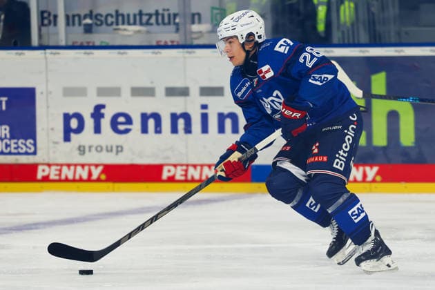 Alexander Ehl, Adler Mannheim, 28 with Puk GER Adler Mannheim Eisbären Berlin Ice Hockey DEL 2nd Matchday Season 2026–2027 September 20, 2026 GER Adler Mannheim Eisbären Berlin Ice Hockey PENNY DEL 2nd Matchday Season 2026–2027, September 20, 2026, Mannheim Copyright: xEibner-Pressefoto JoergxHirschx EP_JHH