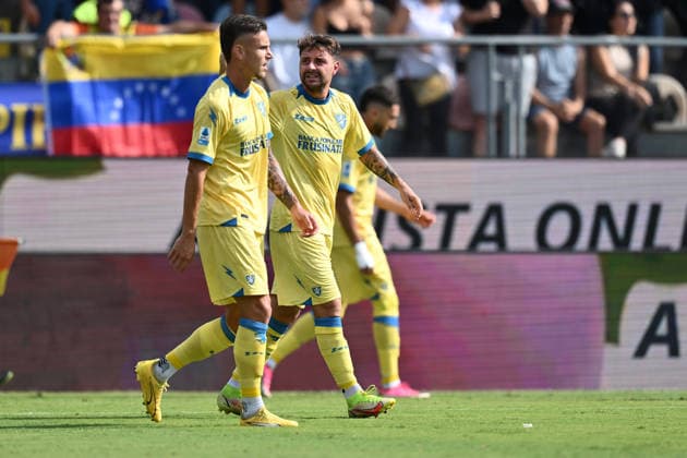 IPA88759970 - Giacomo Calo of Frosinone Calcio celebrates after scoring the goal that made the score 1-0 during Matchday 5 of the Serie A Championship between Frosinone Calcio and Como 1907 at Benito Stirpe Stadium on September 20, 2026, in Frosinone, Italy.  Copyright: xDomenicoxCippitelli IPAxSportx xx IPA88759970