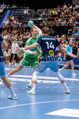 Düsseldorf, September 20, 2026, Handball, Men s, Opel Bundesliga, Matchday 5, 2026–2027 Bergische HC vs. Füchse Berlin Mathias Gidsel of Füchse Berlin, 19, on a shot from the backcourt against Gerdas Babarskas of Bergische HC, 14