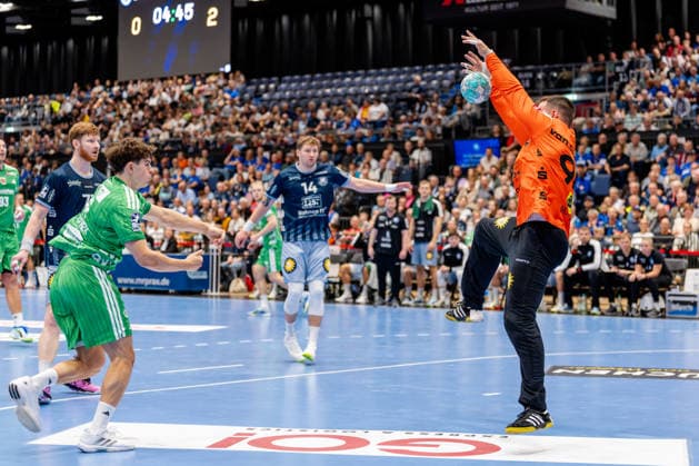 Düsseldorf, September 20, 2026, Handball, Men s, Opel Bundesliga, Matchday 5, 2026–2027 Bergische HC vs. Füchse Berlin Kristian van der Merwe (Bergische HC) makes a save against Leo Prantner (Füchse Berlin), 6