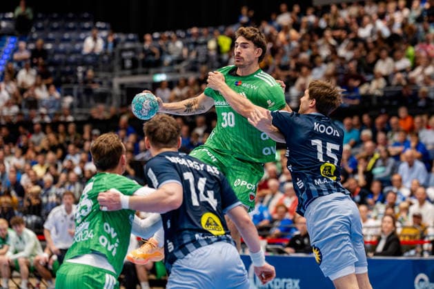 Düsseldorf, September 20, 2026, Handball, Men s, Opel Bundesliga, Matchday 5, 2026–2027 Bergische HC vs. Füchse Berlin Aymeric Zaepfel of Füchse Berlin, No. 30, in a duel with Lars Kooij of Bergische HC, No. 15