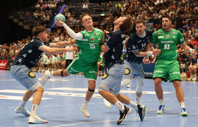 From left: Sören Steinhaus (Bergischer HC) 53, Tobias Grondahl (Füchse Berlin) 15, Tom Bergner (Bergischer HC) 28, Gerdas Babarskas, Bergischer HC 14, Mijajlo Marsenic, Füchse Berlin 93 GER, Bergischer HC vs. Füchse Berlin, Handball, Opel Handball Bundesliga, Matchday 5, 2026–2027 season, September 20, 2026 GER, Bergischer HC vs. Füchse Berlin, Handball, Opel Handball Bundesliga, Matchday 5, 2026–2027 season, September 20, 2026 Düsseldorf Copyright: xEibner-Pressefoto ThomasxStoeckex EP_TSR