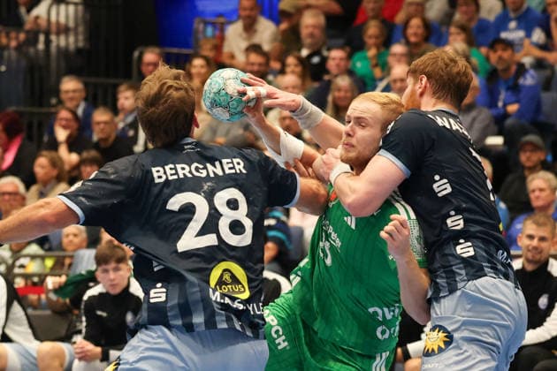 From left: Tom Bergner (Bergischer HC) 28, Matthes Langhoff (Füchse Berlin) 25, Johannes Wasielewski (Bergischer HC) 77 GER, Bergischer HC vs. Füchse Berlin, Handball, Opel Handball Bundesliga, Matchday 5, 2026–2027 season, September 20, 2026 GER, Bergischer HC vs. Füchse Berlin, Handball, Opel Handball Bundesliga, Matchday 5, 2026–2027 season, September 20, 2026 Düsseldorf Copyright: xEibner-Pressefoto ThomasxStoeckex EP_TSR